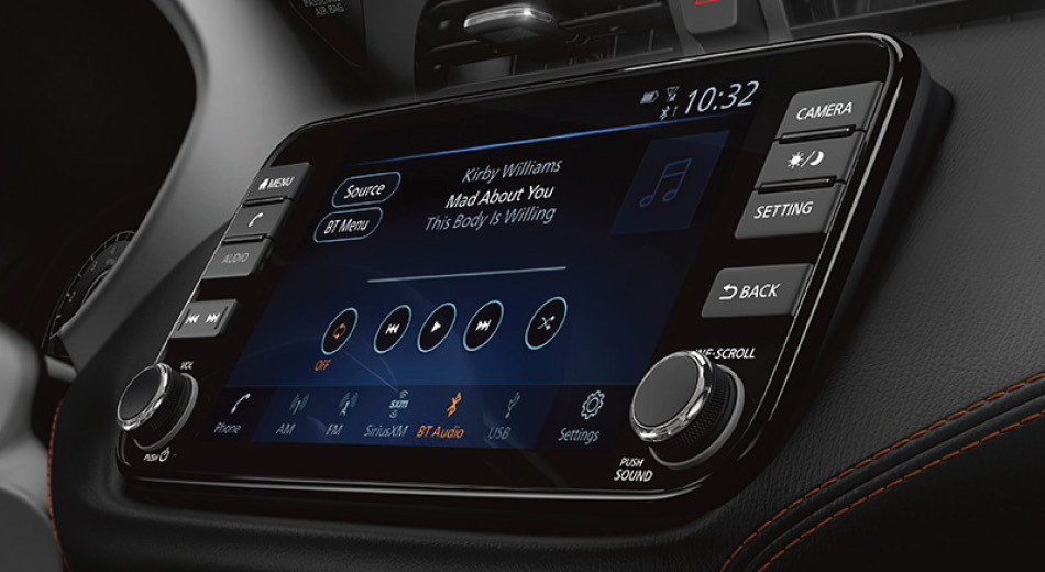 Nissan Kicks touch screen infotainment